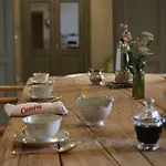 Malis Castera Le Petit Château Couette-café 3*