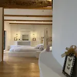 Malis Castera Le Petit Chateau Bed & Breakfast