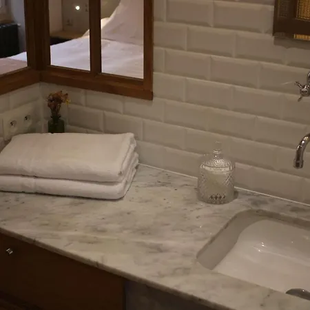 Bed & Breakfast Malis Castera Le Petit Chateau *
