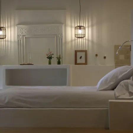 Malis Castera Le Petit Chateau Bed & Breakfast