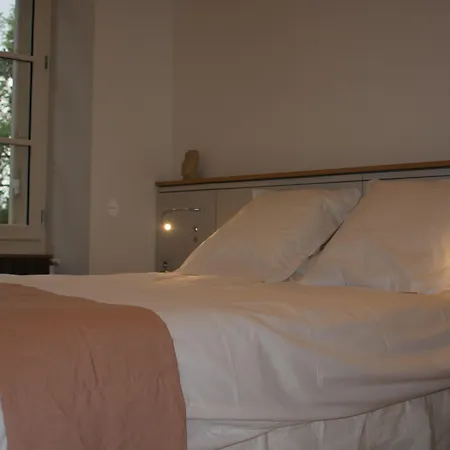 Malis Castera Le Petit Château Couette-café Saint-Jean-de-Blaignac