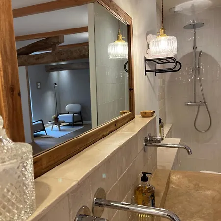 Malis Castera Le Petit Chateau Bed & Breakfast