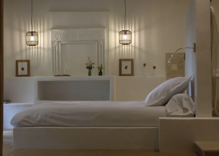 Malis Castera Le Petit Chateau Bed & Breakfast